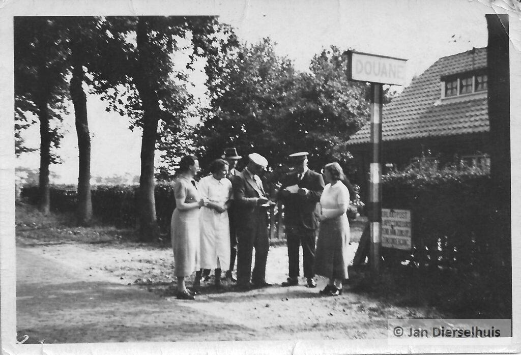 Grensovergang Ter Apel. Doorlaatpost Barnflair. circa 1939.